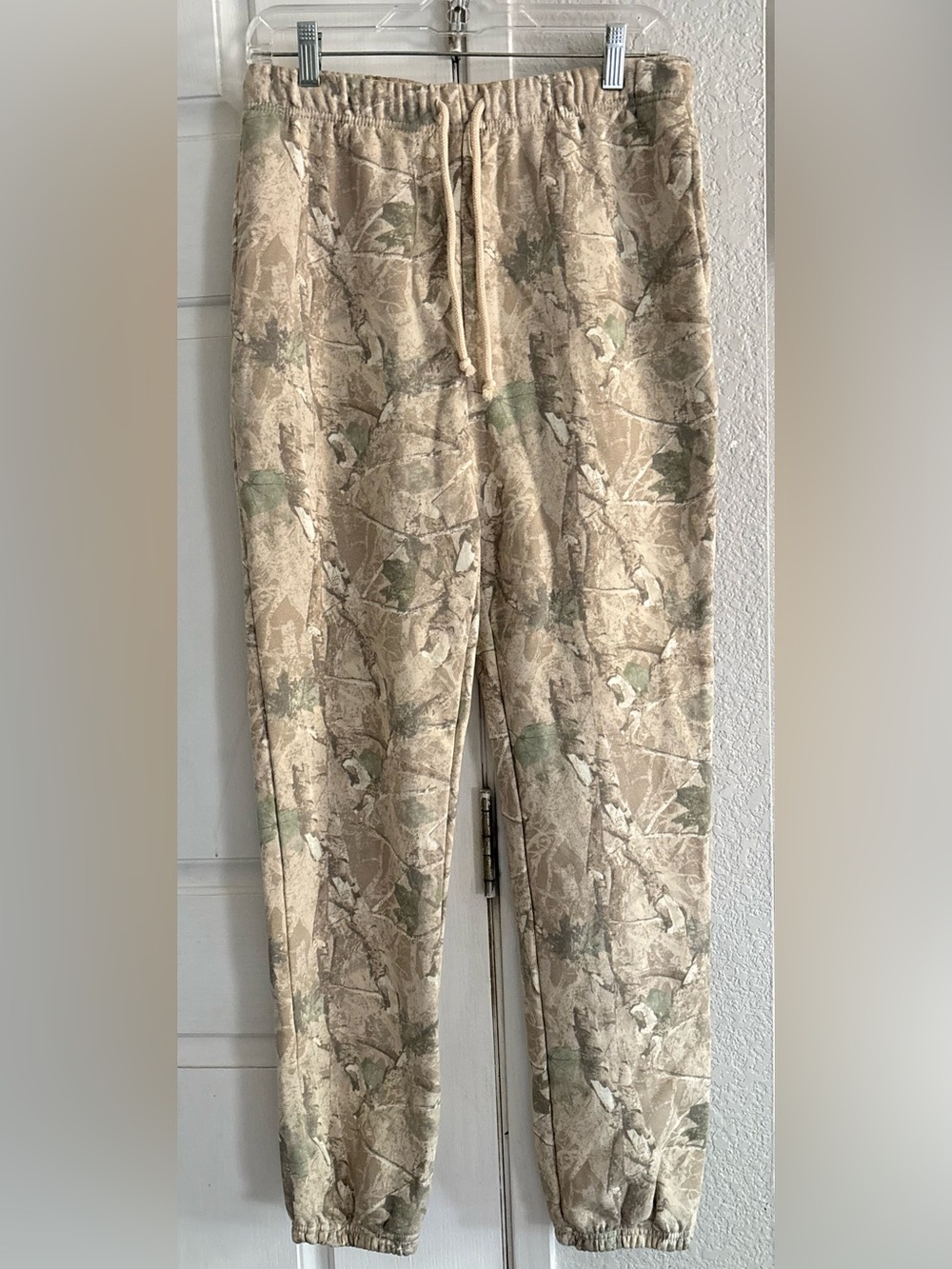 Women’s No Boundaries Beige Camo Jogger Sweatpants size Small NEW
